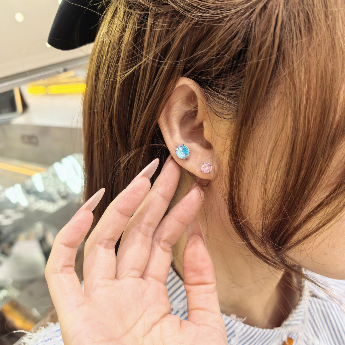 Conch Cut Iridescent Cubic Zirconia Screw‑Back Stud Earrings, Hypoallergenic Titanium‑Steel, 6mm & 8mm