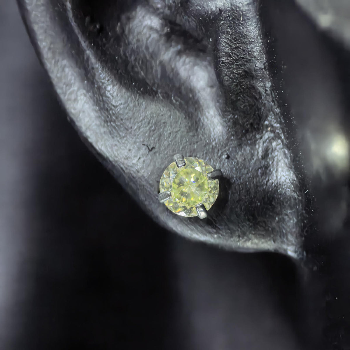 4mm bird's‑nest‑cut light canary yellow cz titanium screw‑back stud earring