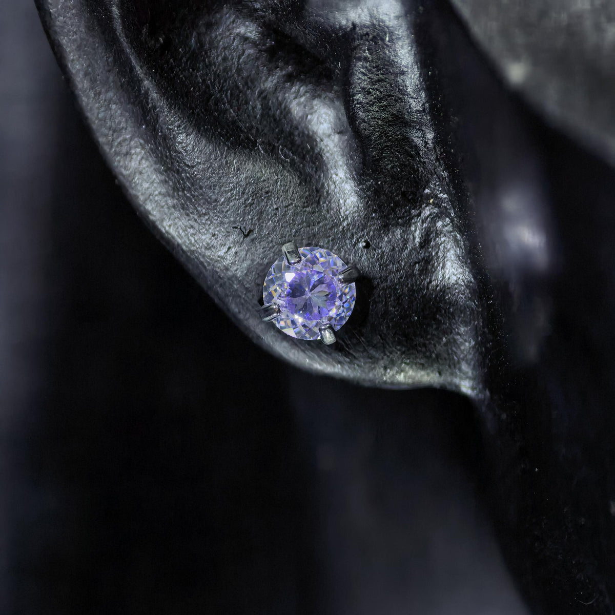 4mm bird's‑nest‑cut lavender tone cubic zirconia titanium stud earring