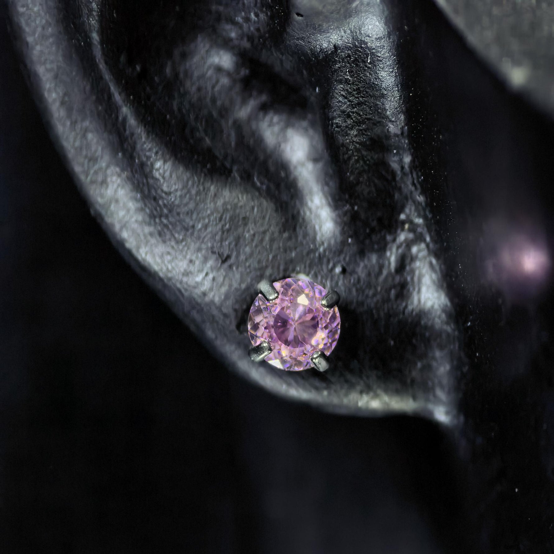 4mm bird's‑nest‑cut light pink tone cz titanium screw‑back stud earring