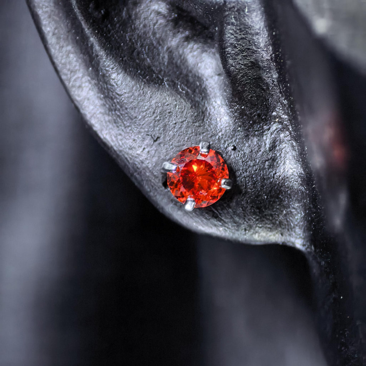 4mm bird's‑nest‑cut mandarin orange tone cz titanium screw‑back stud earring