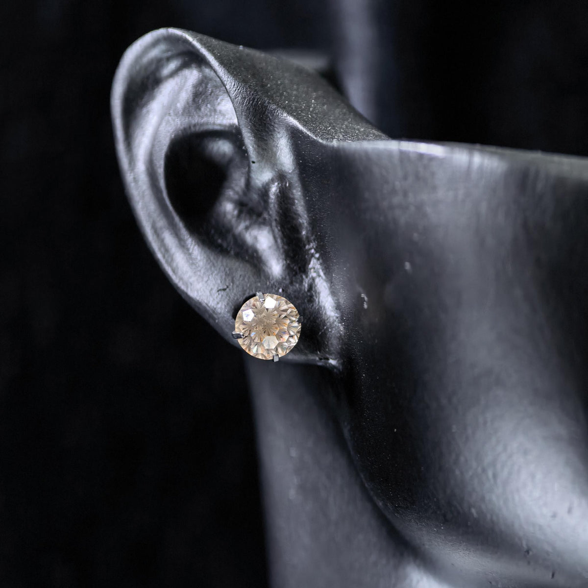 6mm‑aurora‑kaleidoscope‑03‑mannequin‑ear