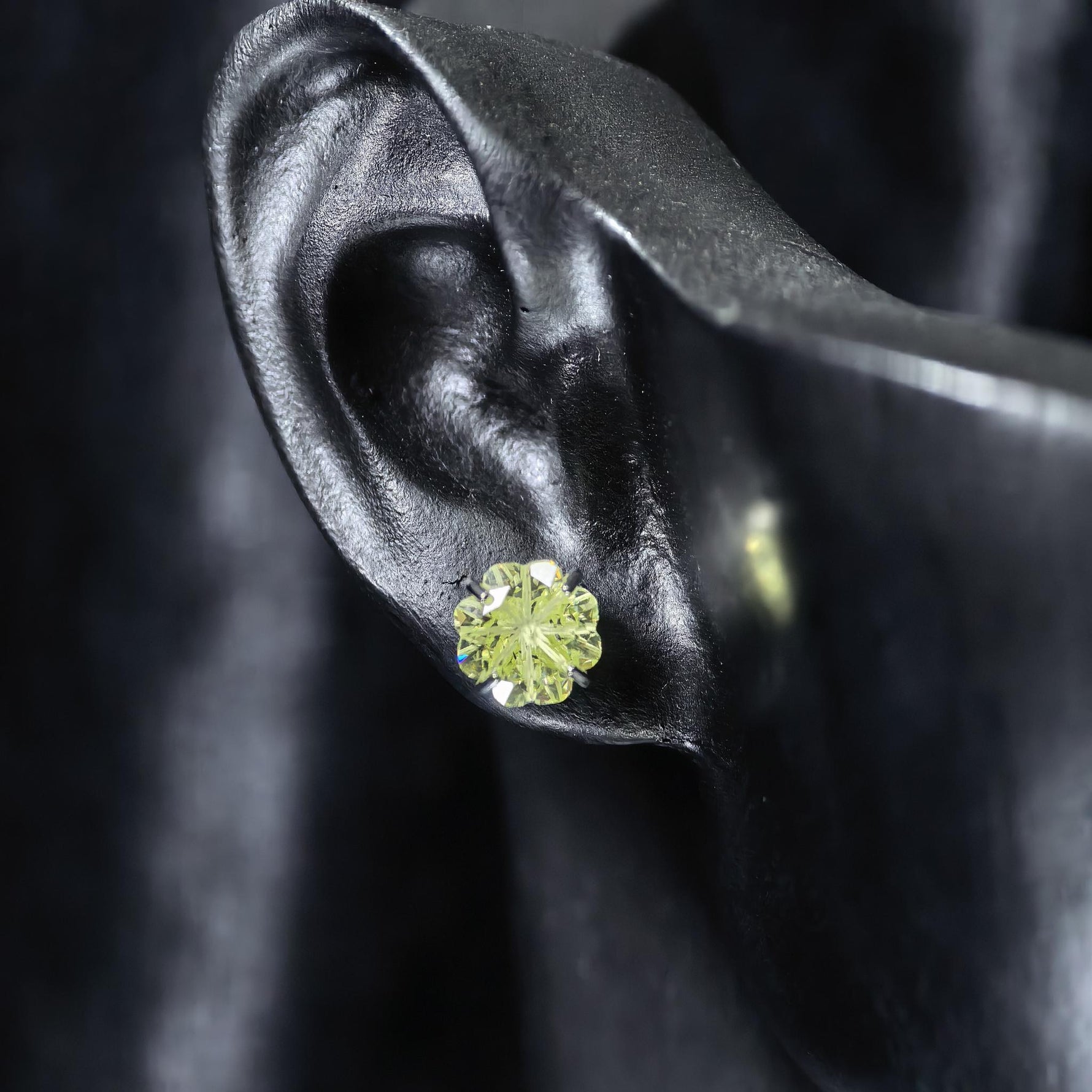 6mm four‑leaf clover‑cut light apple green cz titanium‑steel screw‑back stud earring