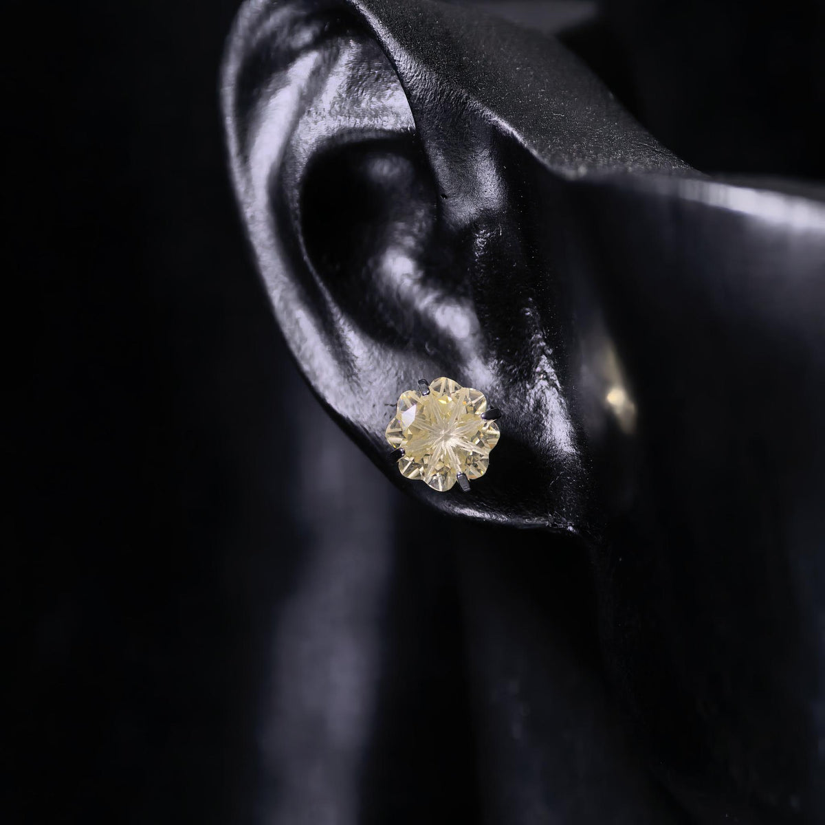 6mm four‑leaf clover‑cut light canary yellow cz titanium‑steel screw‑back stud earring