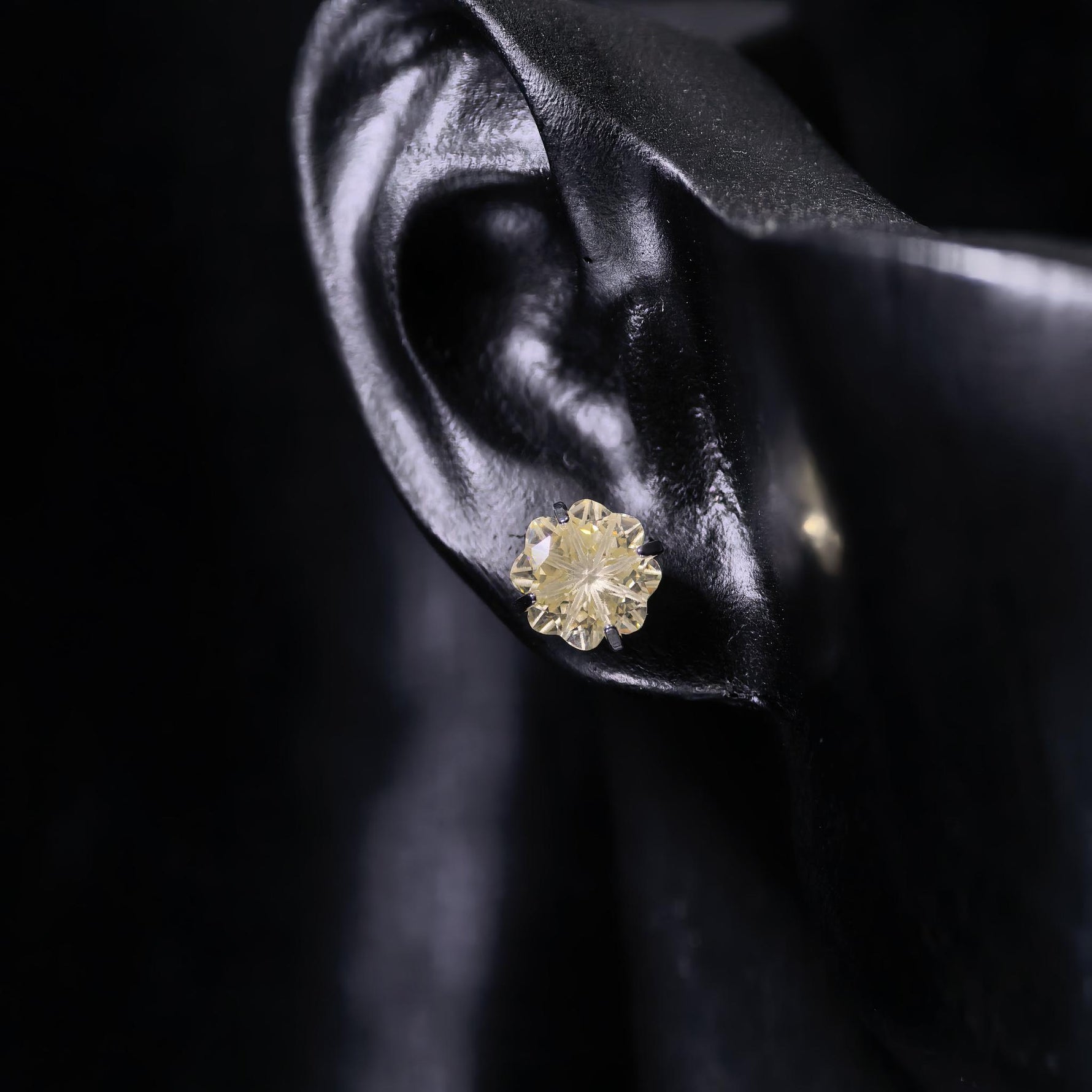 6mm four‑leaf clover‑cut light canary yellow cz titanium‑steel screw‑back stud earring