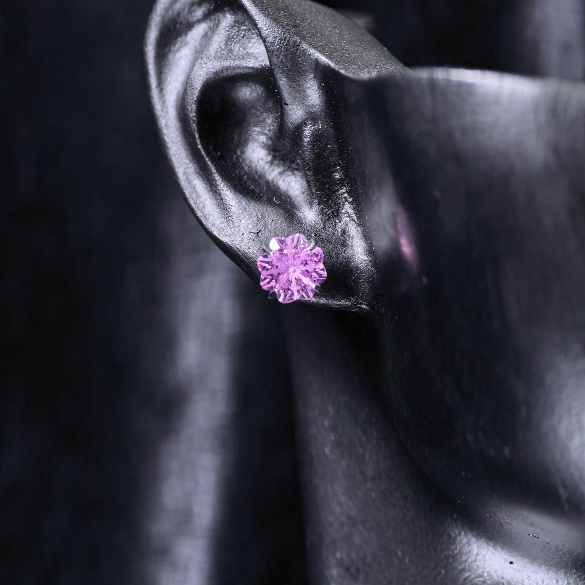 6mm four‑leaf clover‑cut light fancy purplish rose cz titanium‑steel screw‑back stud earring