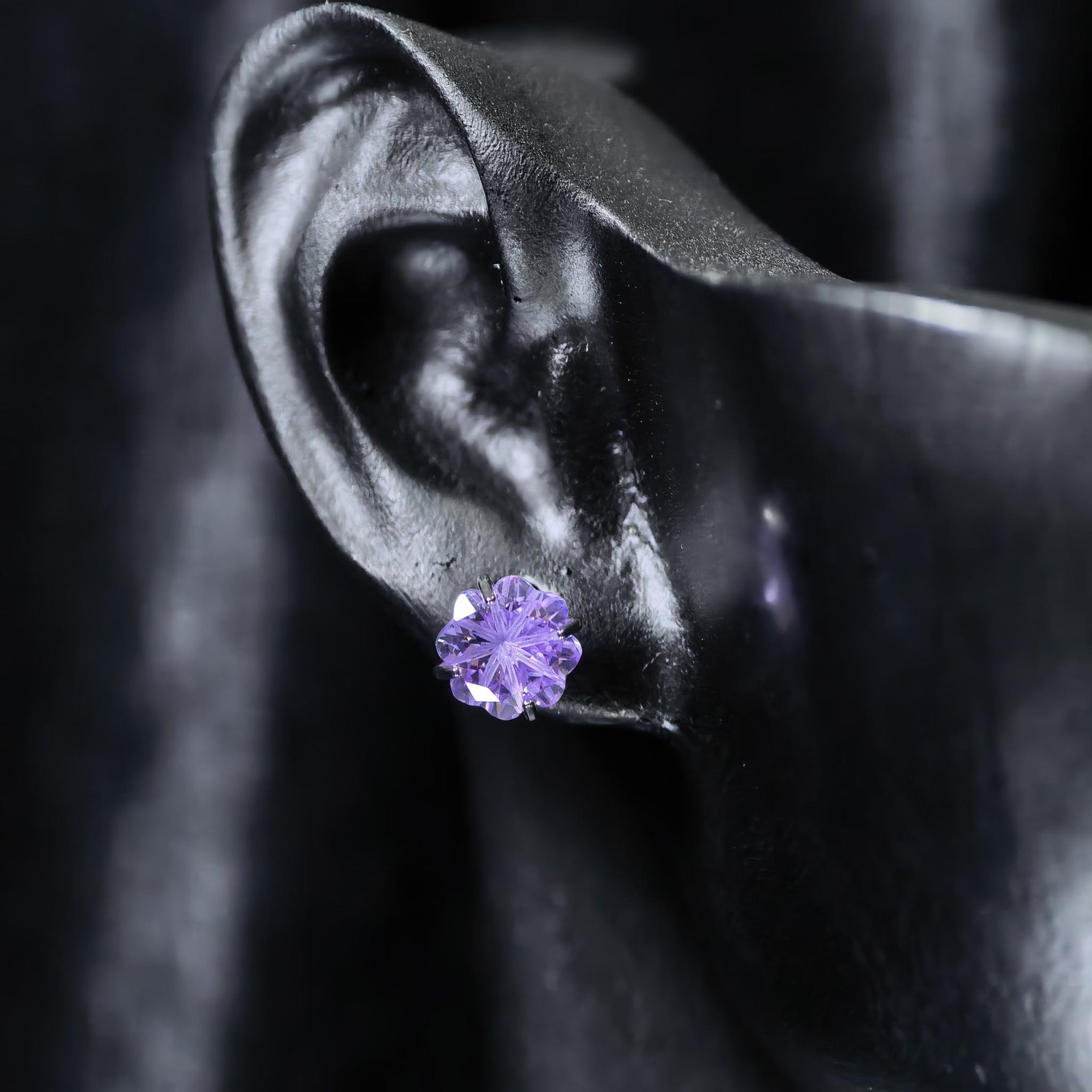 6mm four‑leaf clover‑cut lilac pink cz titanium‑steel screw‑back stud earring