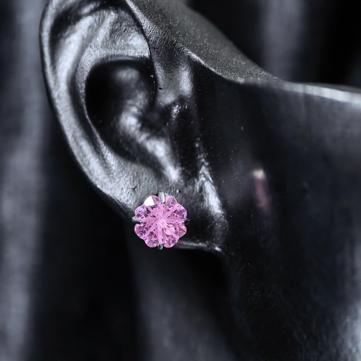 6mm four‑leaf clover‑cut medium pink cz titanium‑steel screw‑back stud earring
