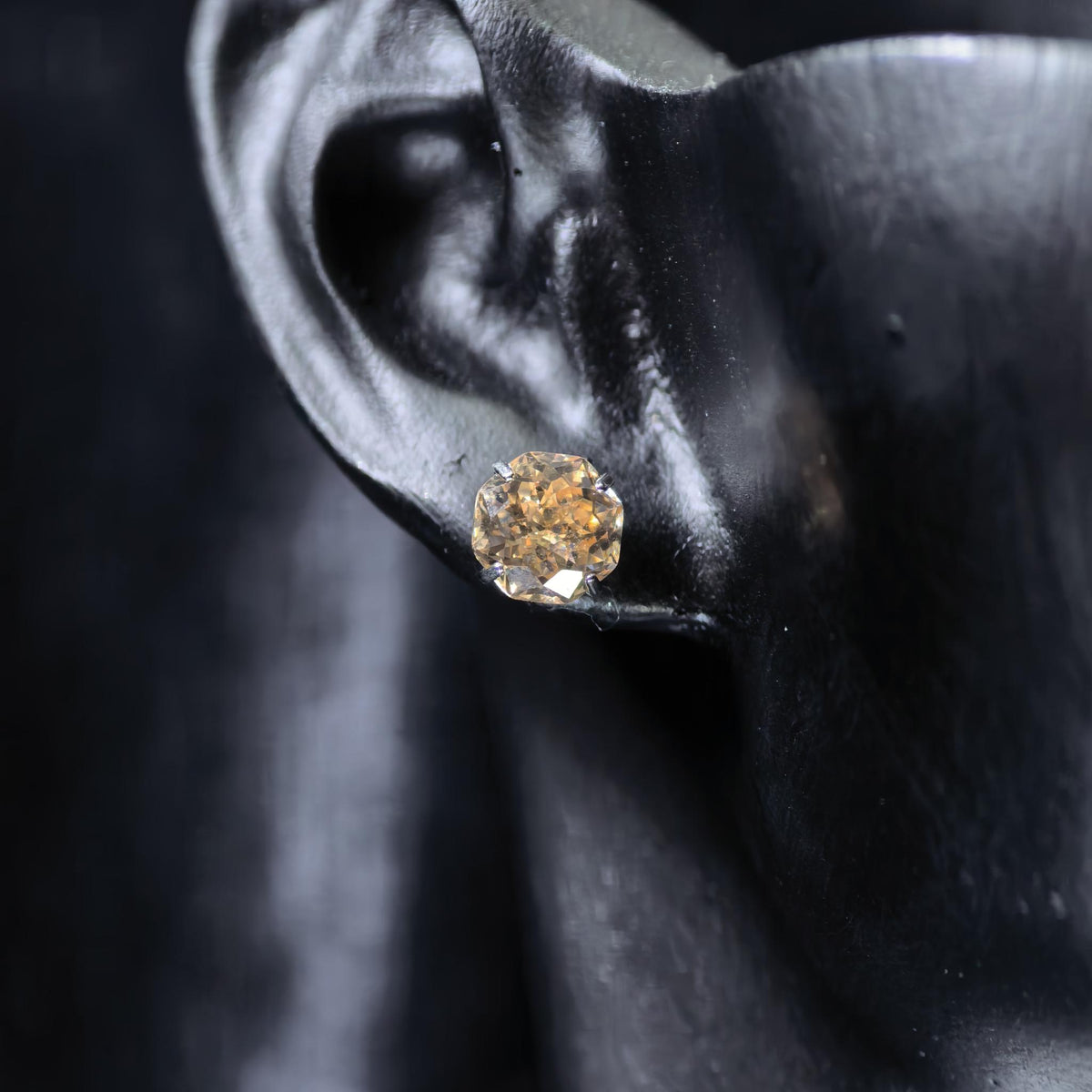 6mm octagonal bouquet‑cut light champagne cz titanium‑steel screw‑back stud earring