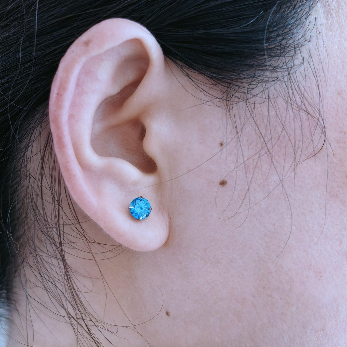 6mm sakura‑cut sky aquatic blue cz titanium‑steel screw‑back stud on ear