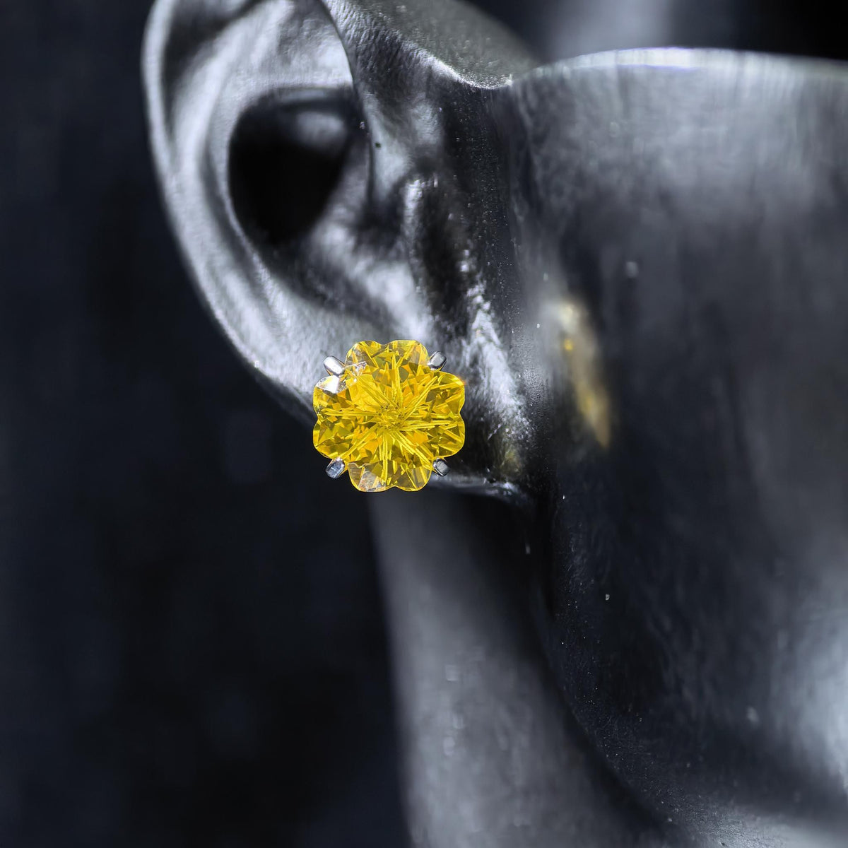8mm four‑leaf clover‑cut golden yellow cz titanium‑steel screw‑back stud earring