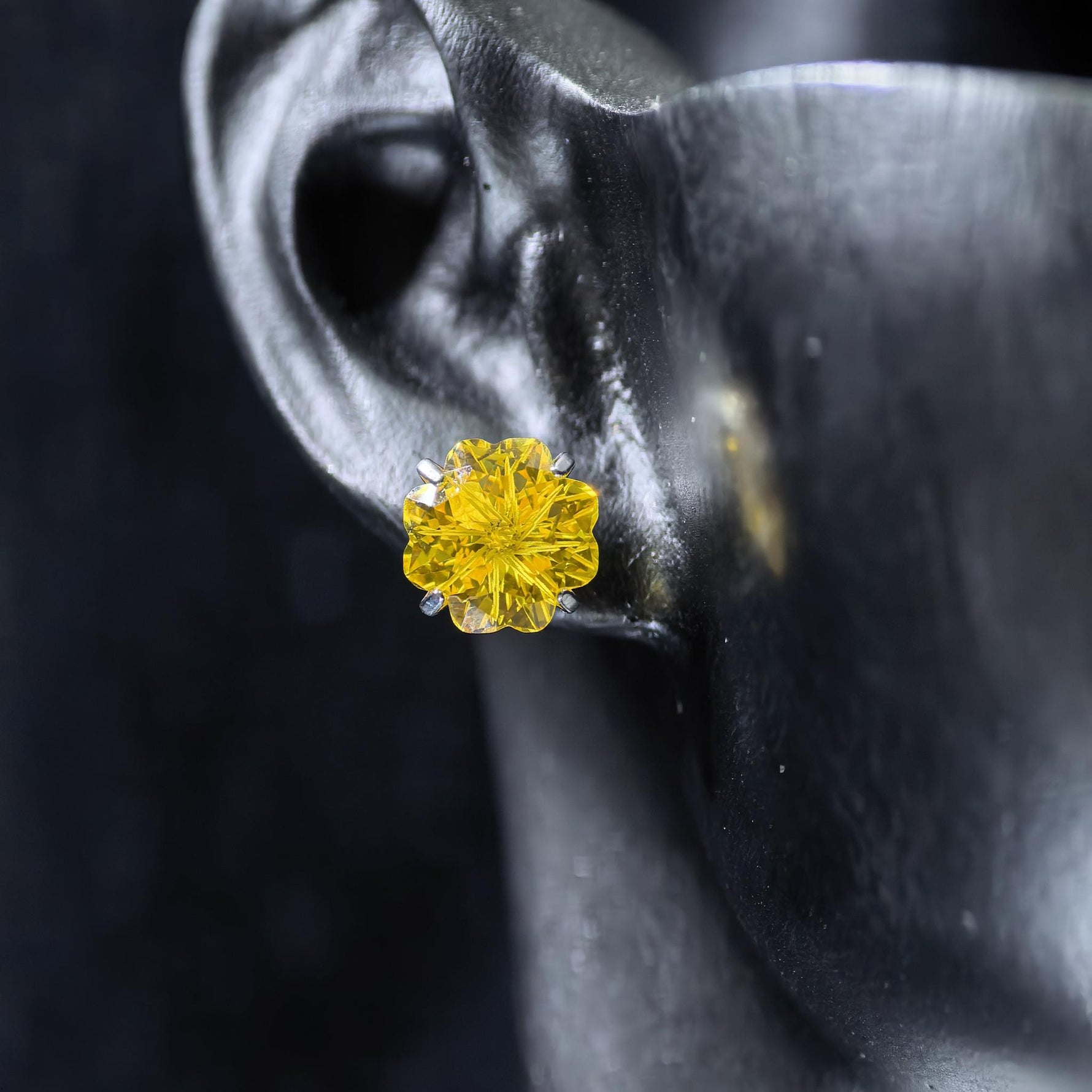 8mm four‑leaf clover‑cut golden yellow cz titanium‑steel screw‑back stud earring