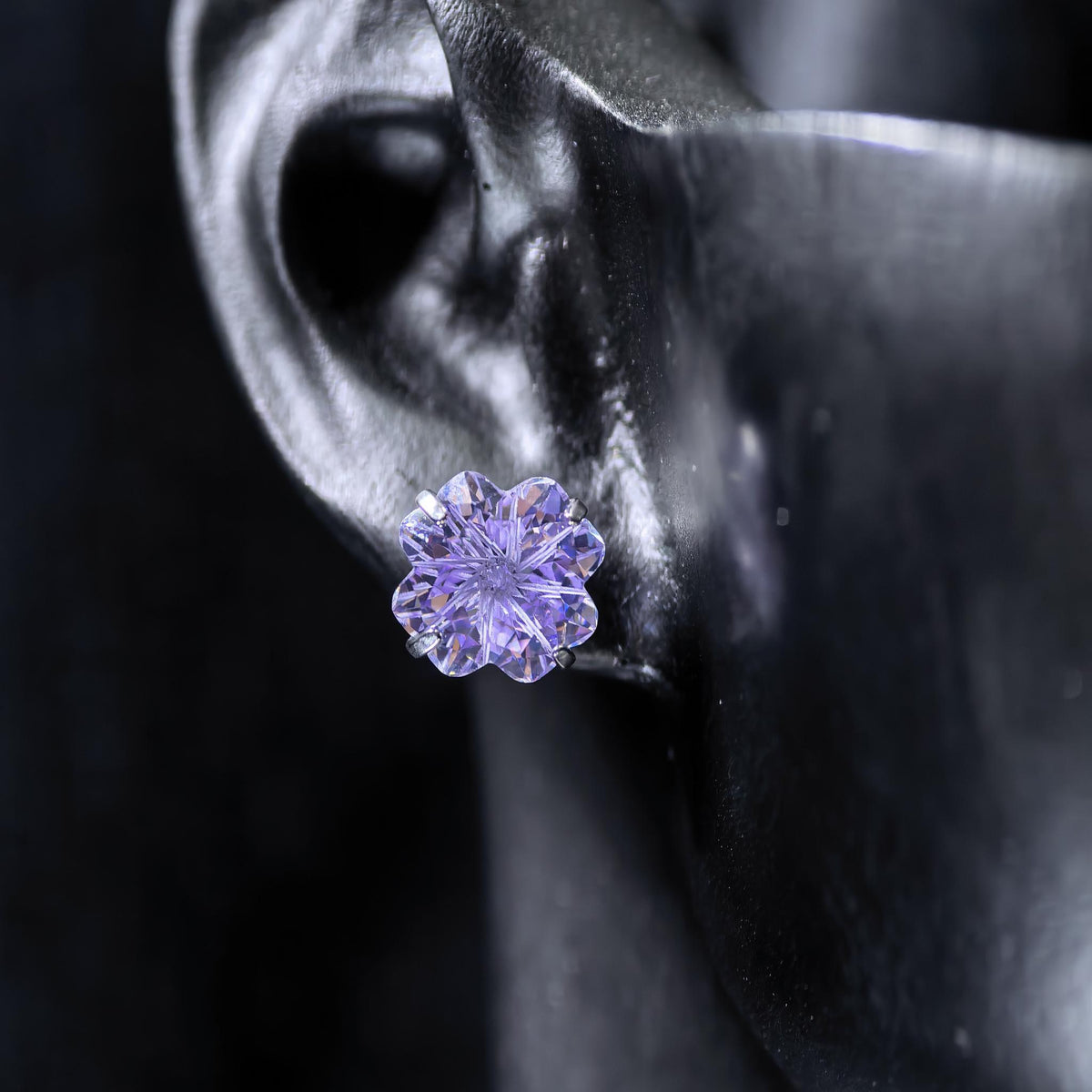 8mm four‑leaf clover‑cut violet tone cz titanium‑steel screw‑back stud earring