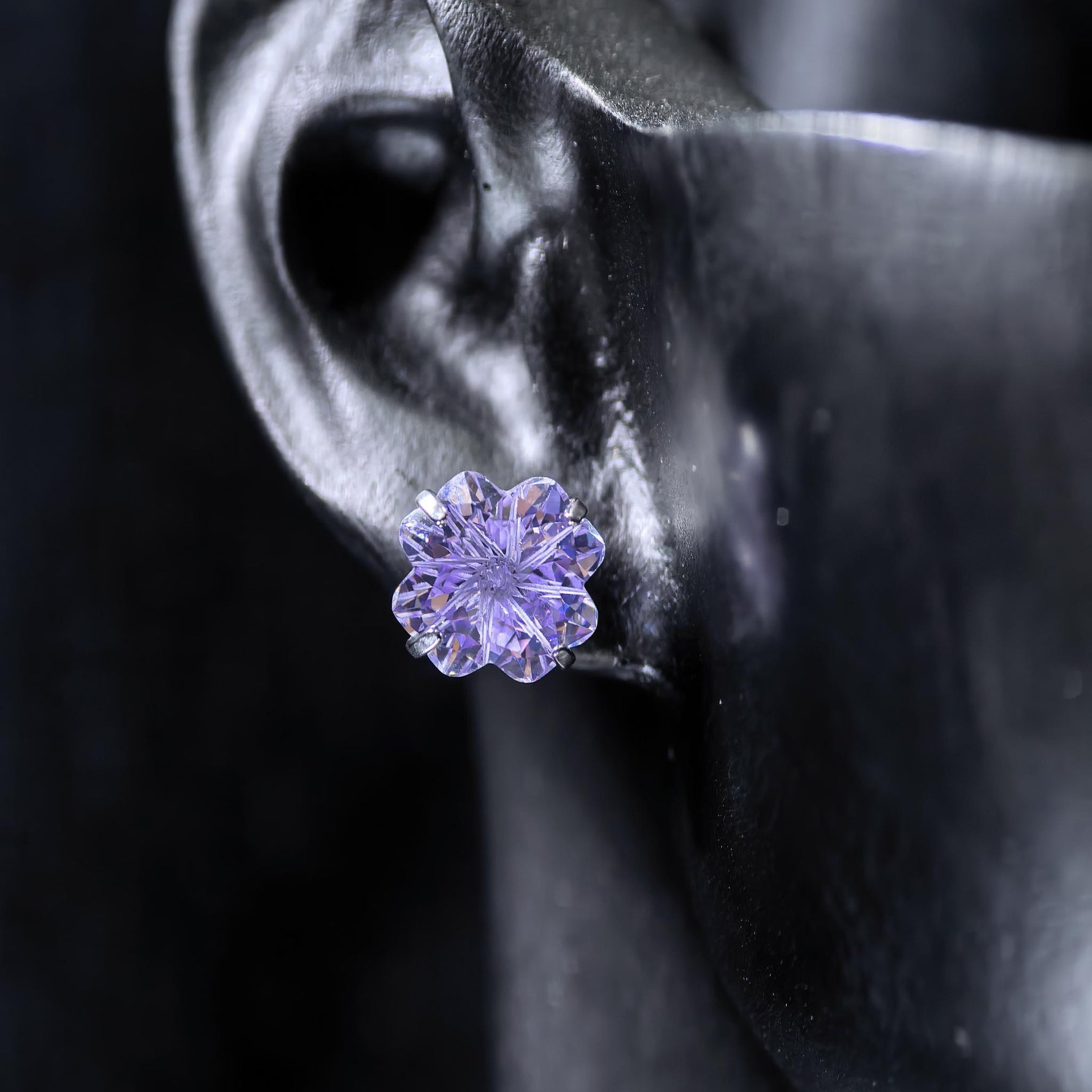 8mm four‑leaf clover‑cut violet tone cz titanium‑steel screw‑back stud earring