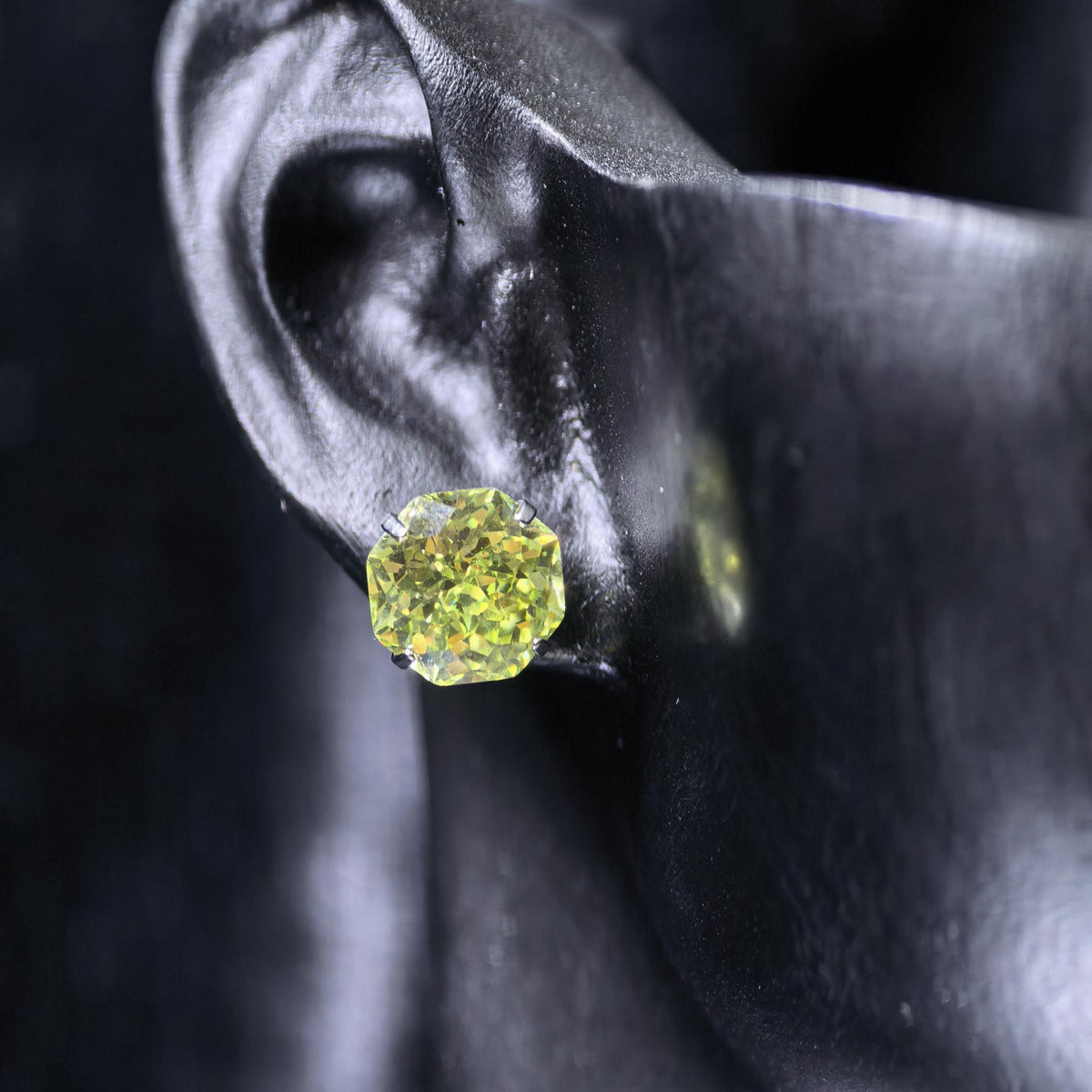 8mm octagonal bouquet‑cut light apple green cz titanium‑steel screw‑back stud earring