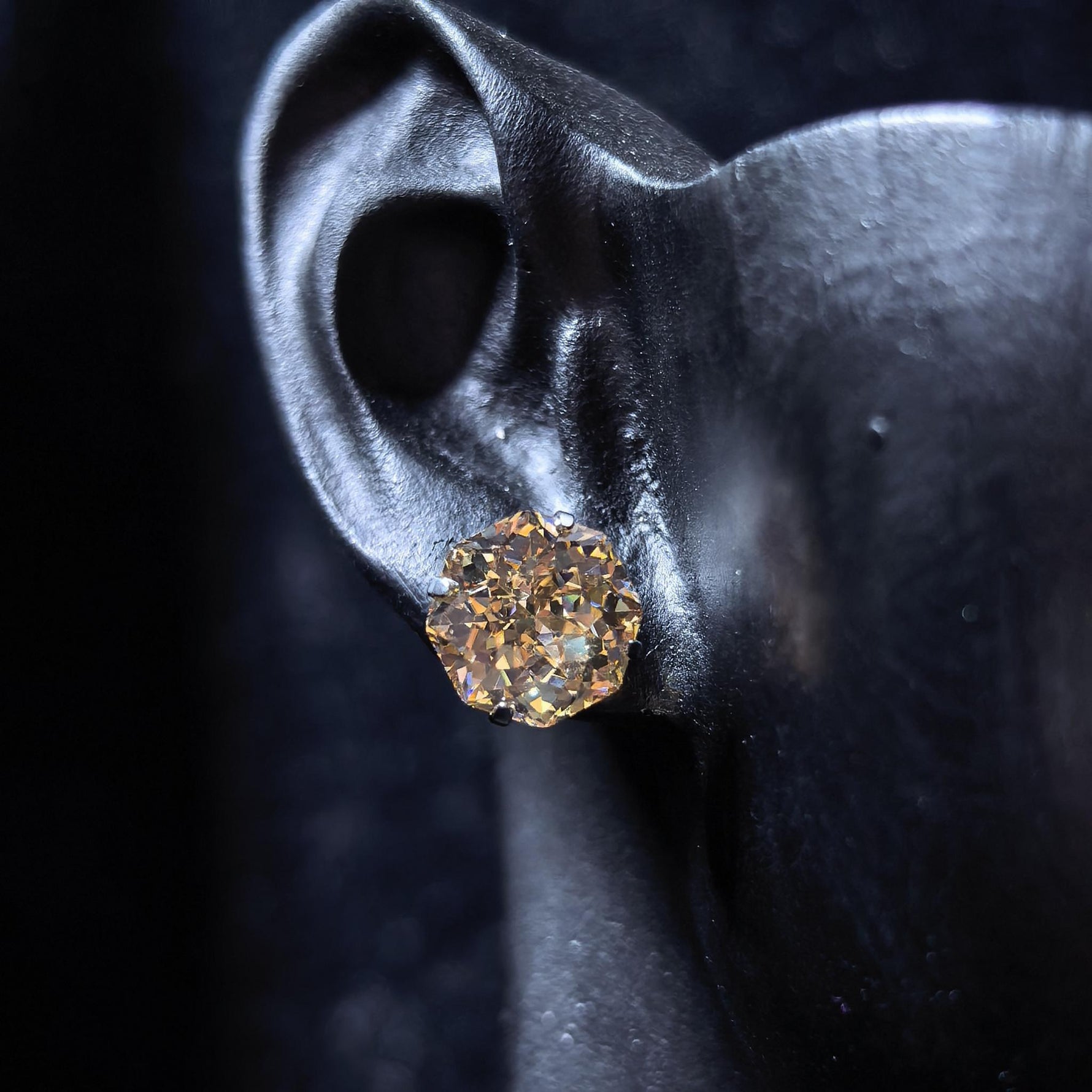 8mm octagonal bouquet‑cut light champagne cz titanium‑steel screw‑back stud earring