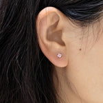 Wearing shot‑4mm bird‑nest faceted cubic zirconia cartilage ear stud, anti‑slip knurled screw‑back titanium steel earring